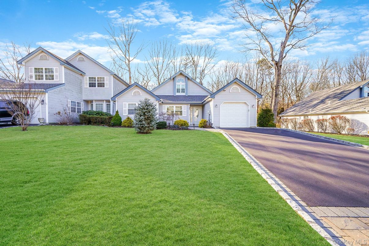 Attached, Exterior, Facade, Farmhouse