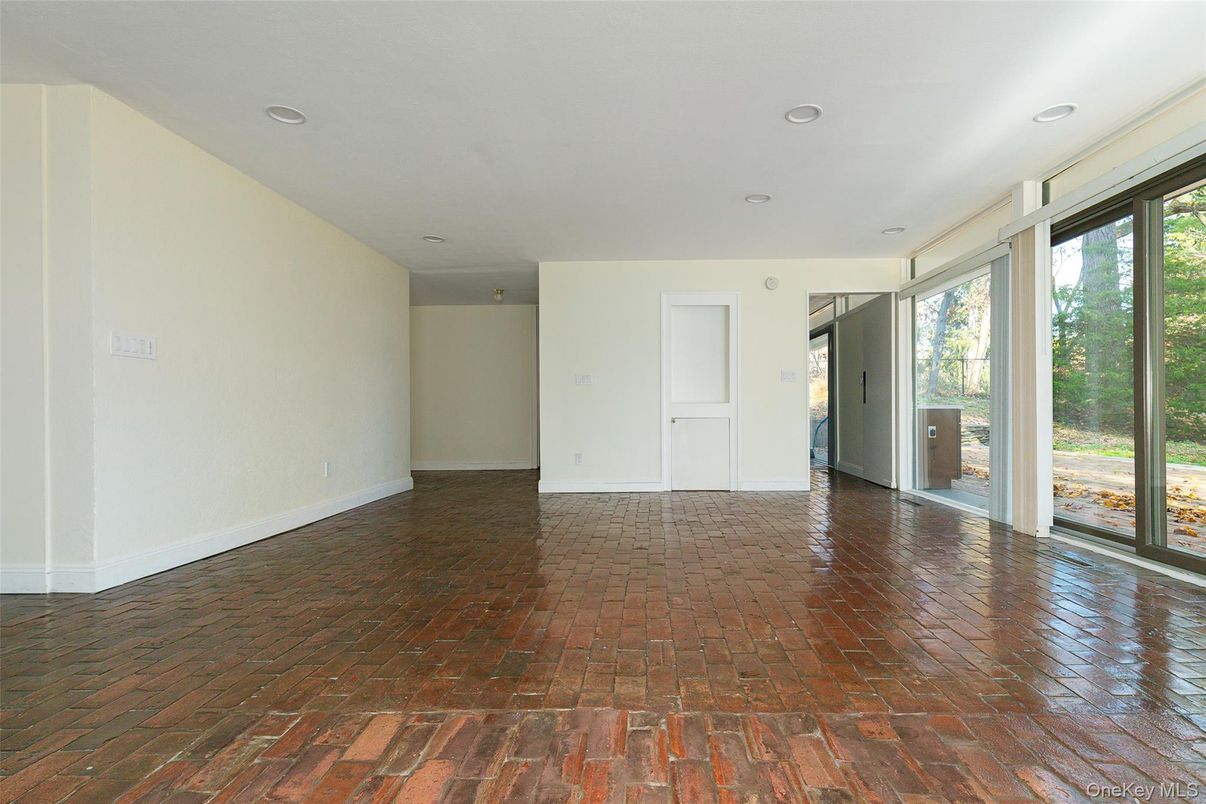 Empty room, Interior, Recessed Lighting