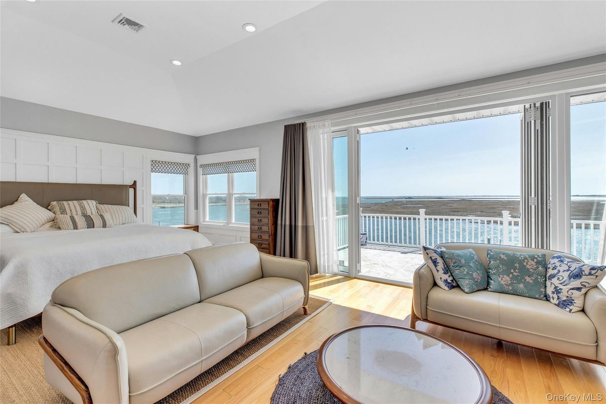 Bedroom, Interior, Recessed Lighting, Water, Wood Texture Flooring