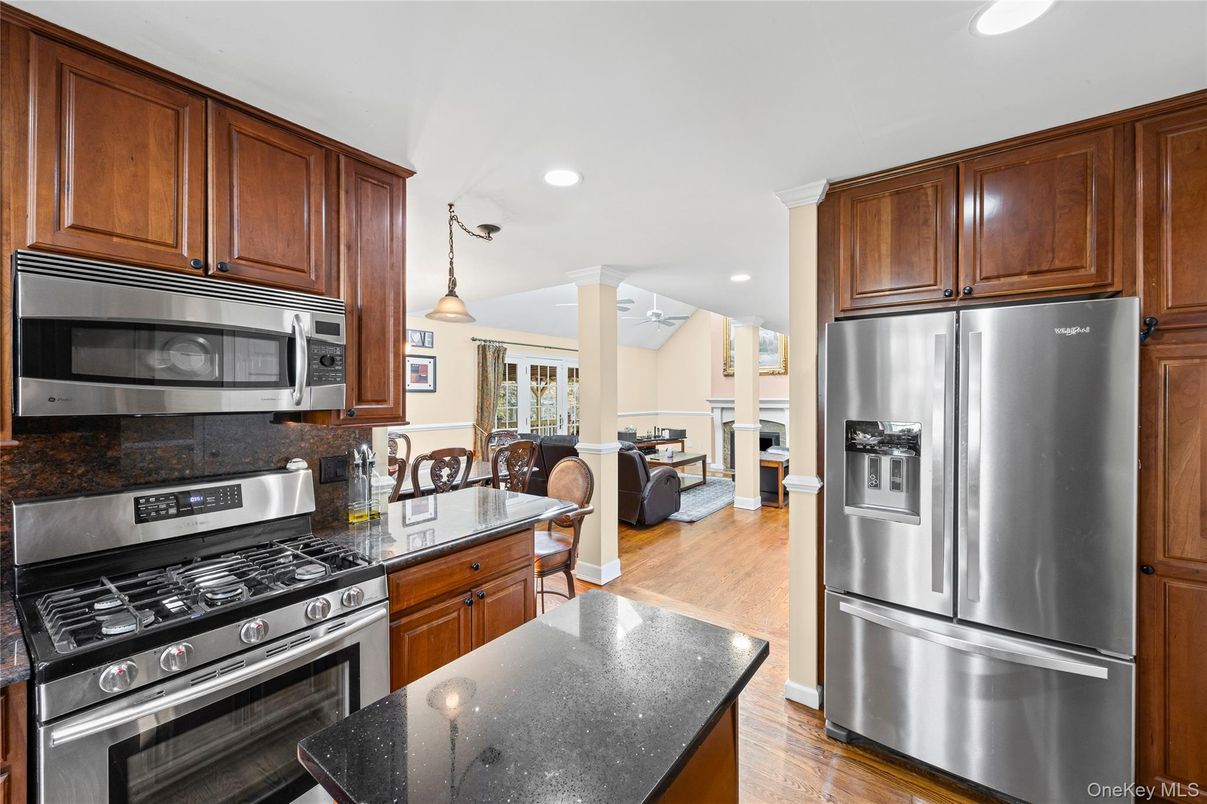 Interior, Kitchen, Living room, Pendant Lights, Recessed Lighting, Stainless Steel Appliances, Wood Texture Flooring