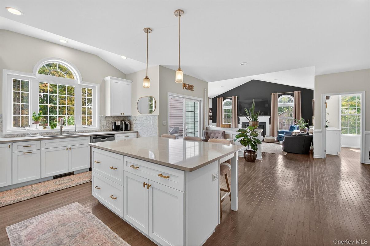 Interior, Kitchen, Living room, Pendant Lights, Recessed Lighting, Wood Texture Flooring