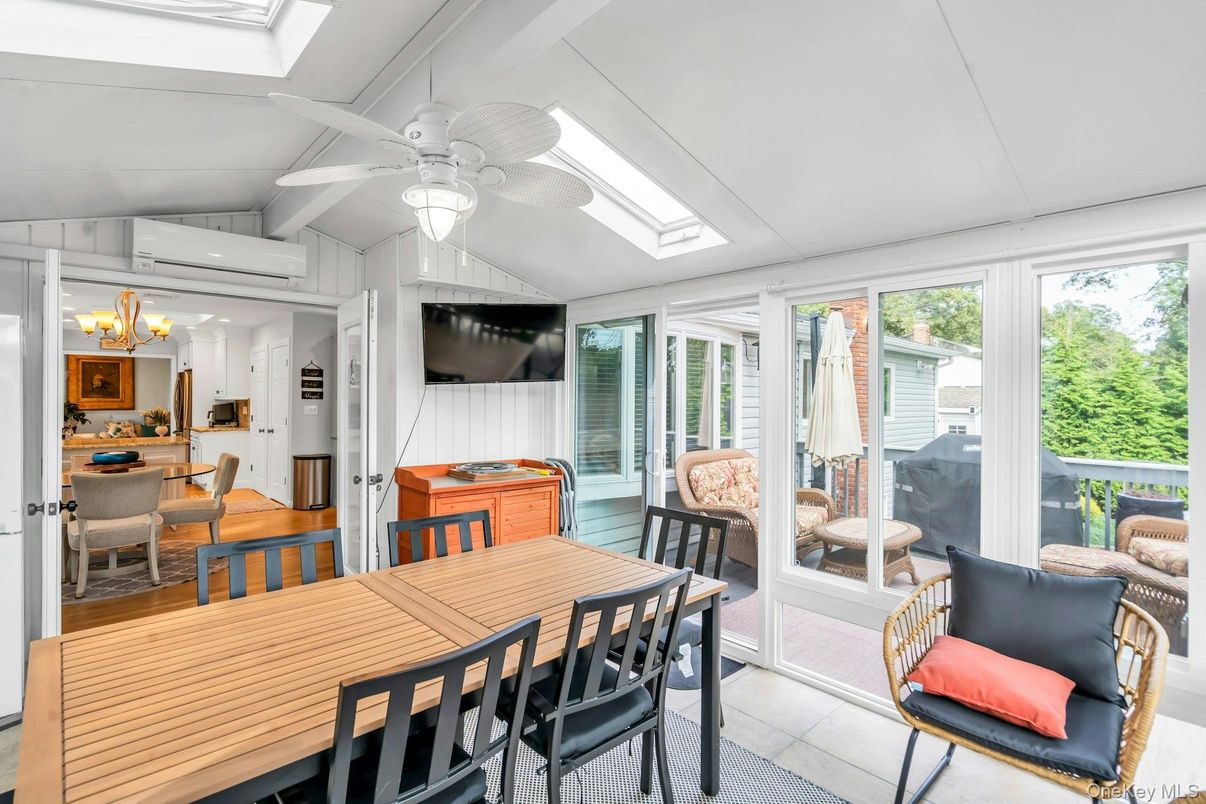 Chandelier, Dining room, Interior