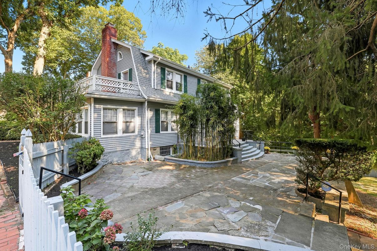 Backyard, Exterior, Facade, Queen Anne Victorian
