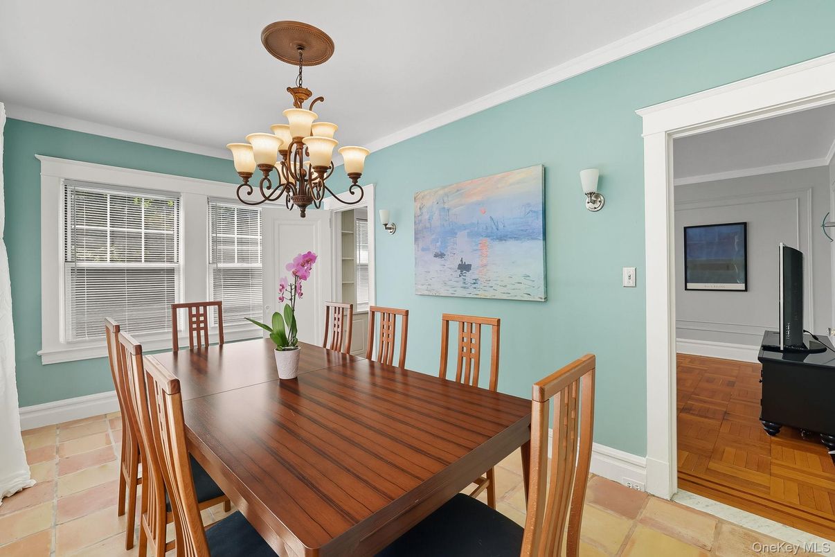 Chandelier, Dining room, Fireplace, Interior, Wood Texture Flooring