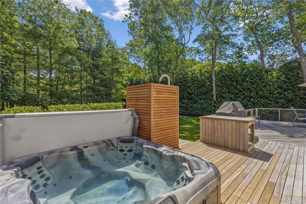 Exterior, Hot Tub