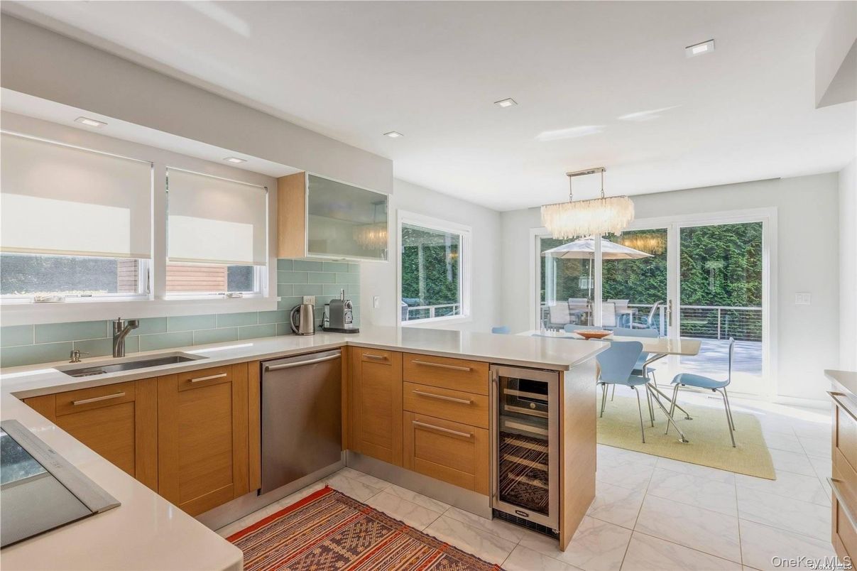 Chandelier, Dining room, Interior, Kitchen, Marble, Recessed Lighting, Stainless Steel Appliances
