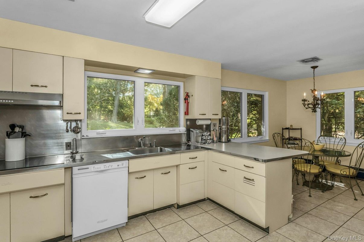 Chandelier, Dining room, Interior, Kitchen