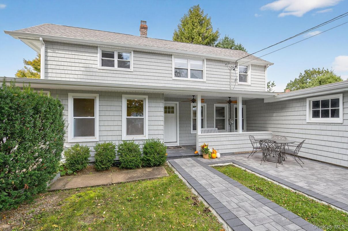 Exterior, Facade, American Foursquare