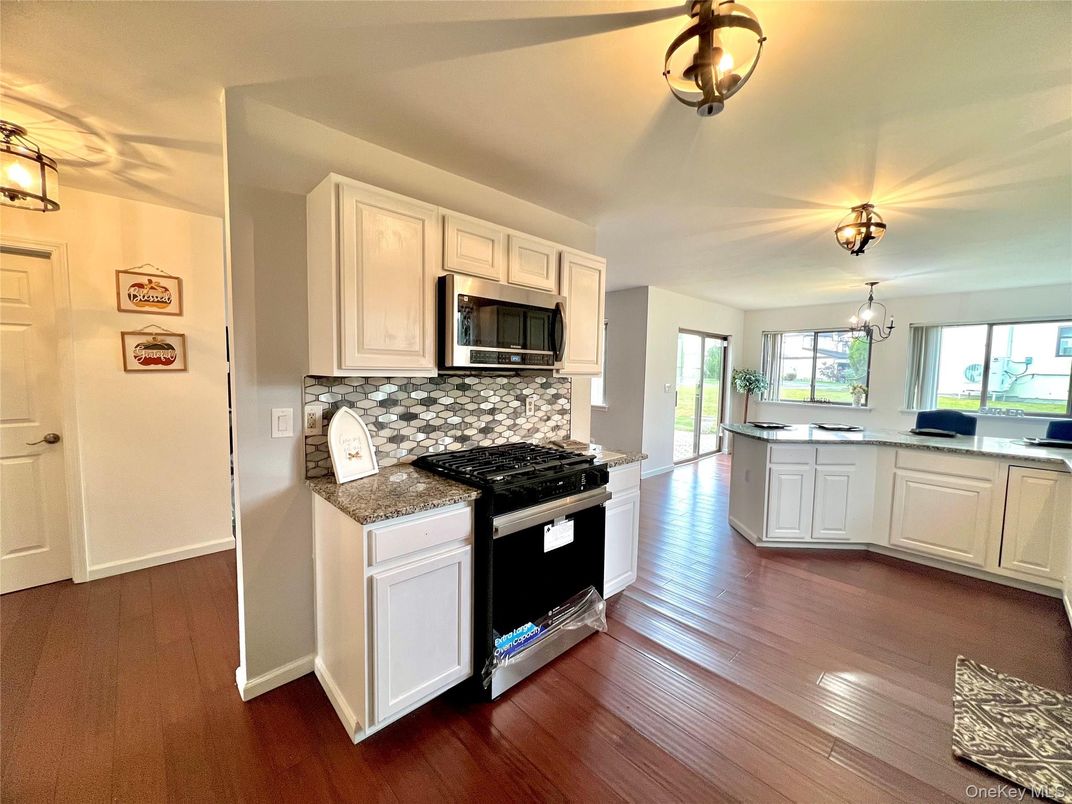 Chandelier, Interior, Kitchen, Wood Texture Flooring