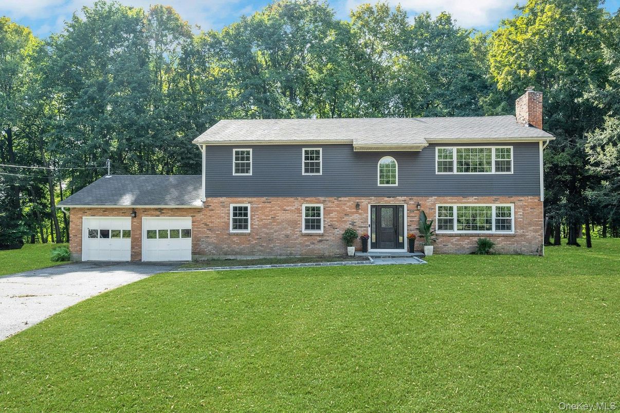 Attached, Exterior, Facade, Brick Facade, Split Level
