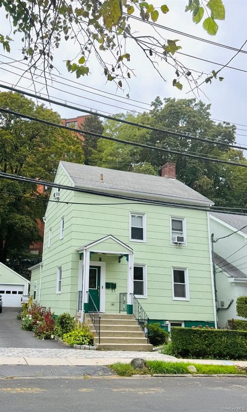 Exterior, Facade, Queen Anne Victorian