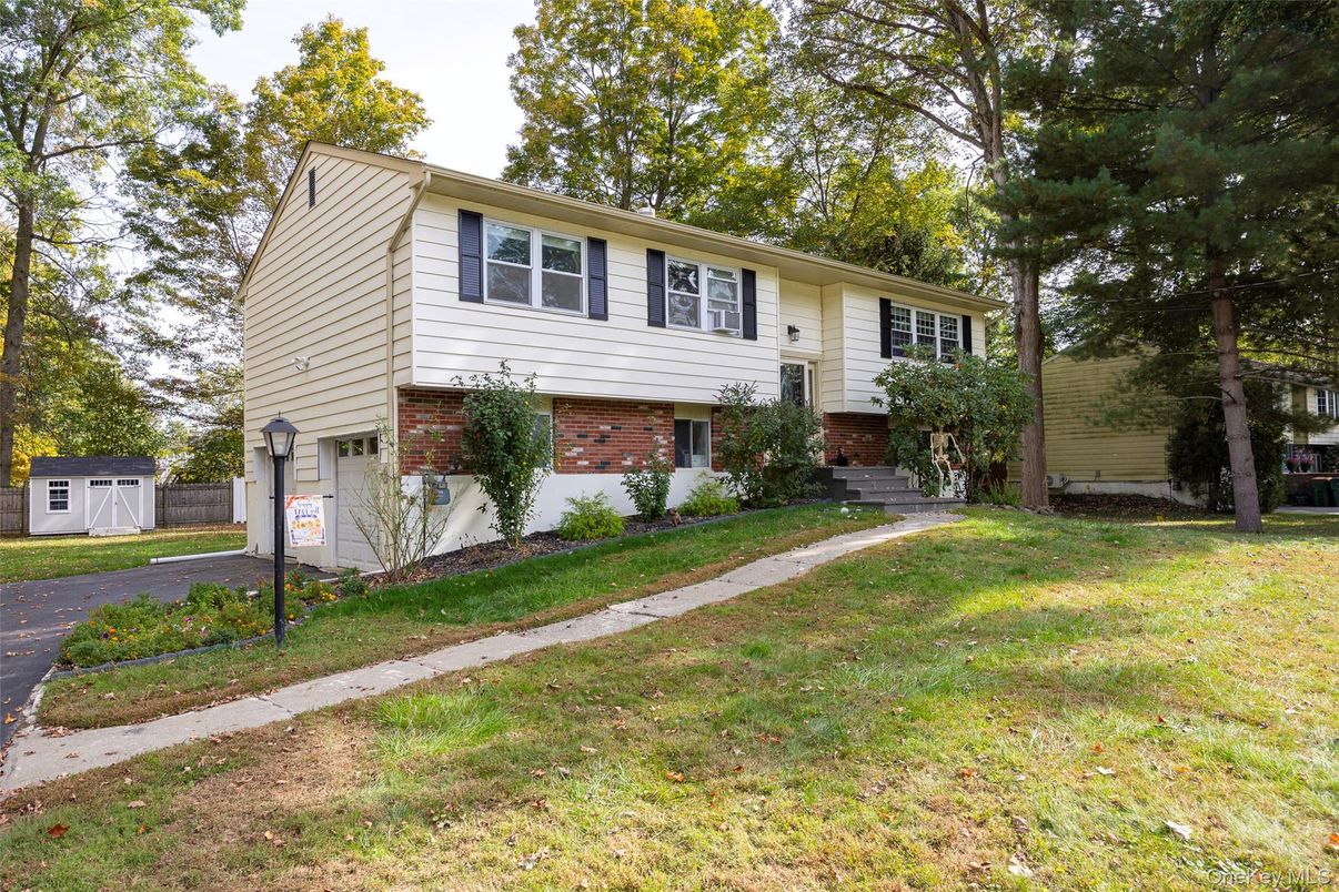 Attached, Exterior, Facade, Brick Facade, Raised Ranch