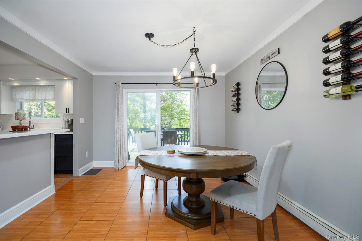Chandelier, Dining room, Interior, Kitchen, Pendant Lights, Recessed Lighting, Wood Texture Flooring