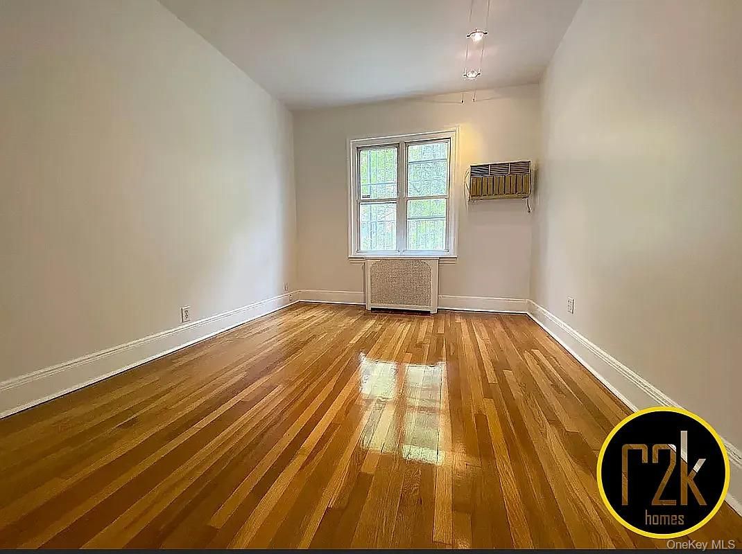 Empty room, Interior, Pendant Lights, Wood Texture Flooring
