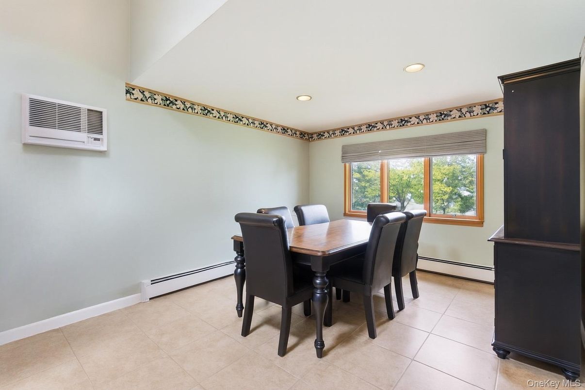 Dining room, Interior, Recessed Lighting