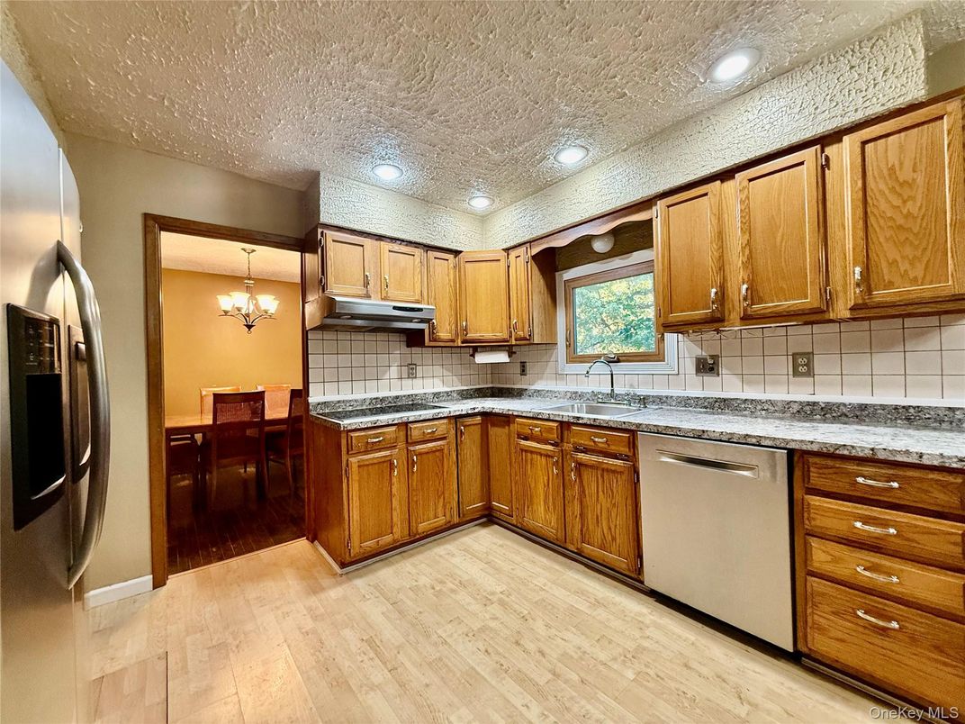 Chandelier, Dining room, Interior, Kitchen, Recessed Lighting, Wood Texture Flooring