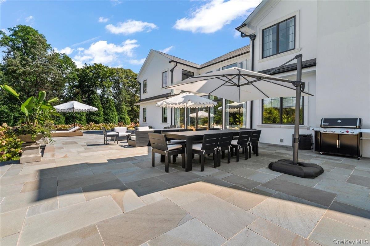 Exterior, Outdoor Kitchen