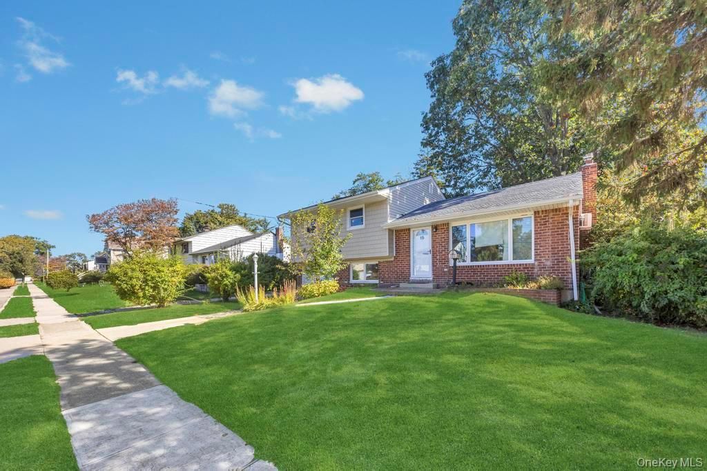 Backyard, Exterior, Facade, Brick Facade, Split Level