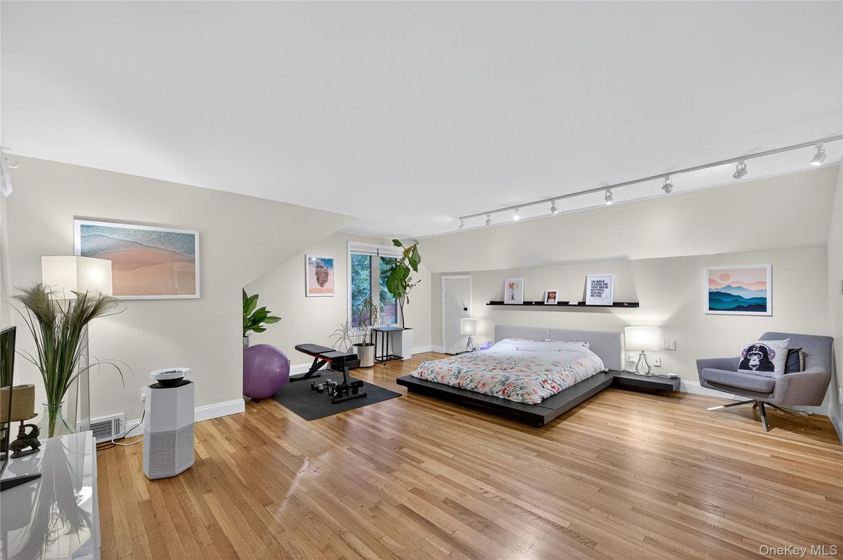 Bedroom, Fitness Equipment, Interior, Wood Texture Flooring