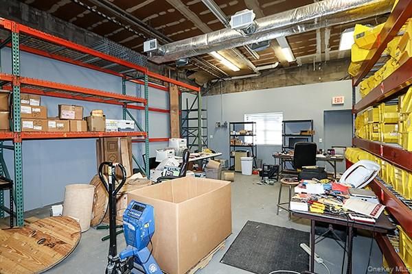 Garage, Interior, Wooden Beams