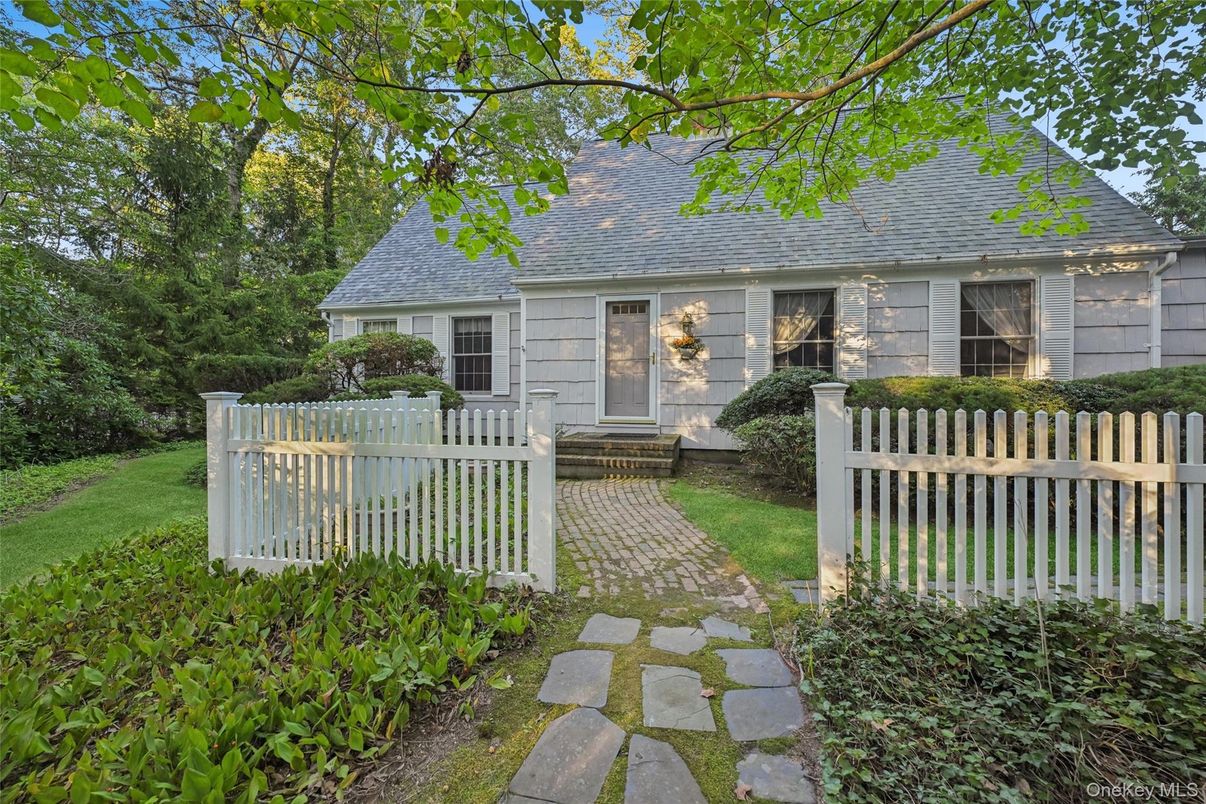 Backyard, Exterior, Facade, Cape Cod