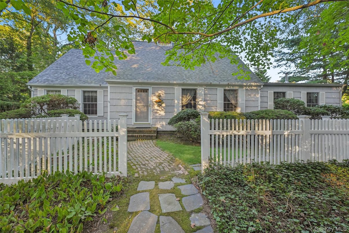 Exterior, Facade, Cape Cod
