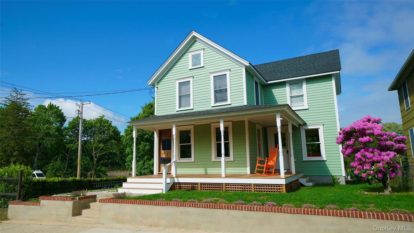 Exterior, Facade, Queen Anne Victorian