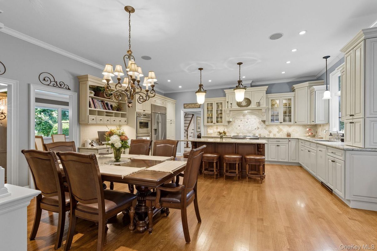 Chandelier, Dining room, Interior, Kitchen, Pendant Lights, Recessed Lighting, Wood Texture Flooring