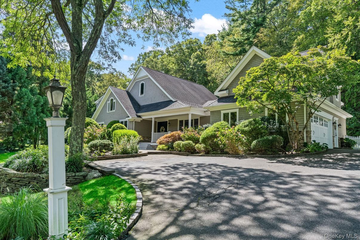 Attached, Exterior, Facade, Cape Cod