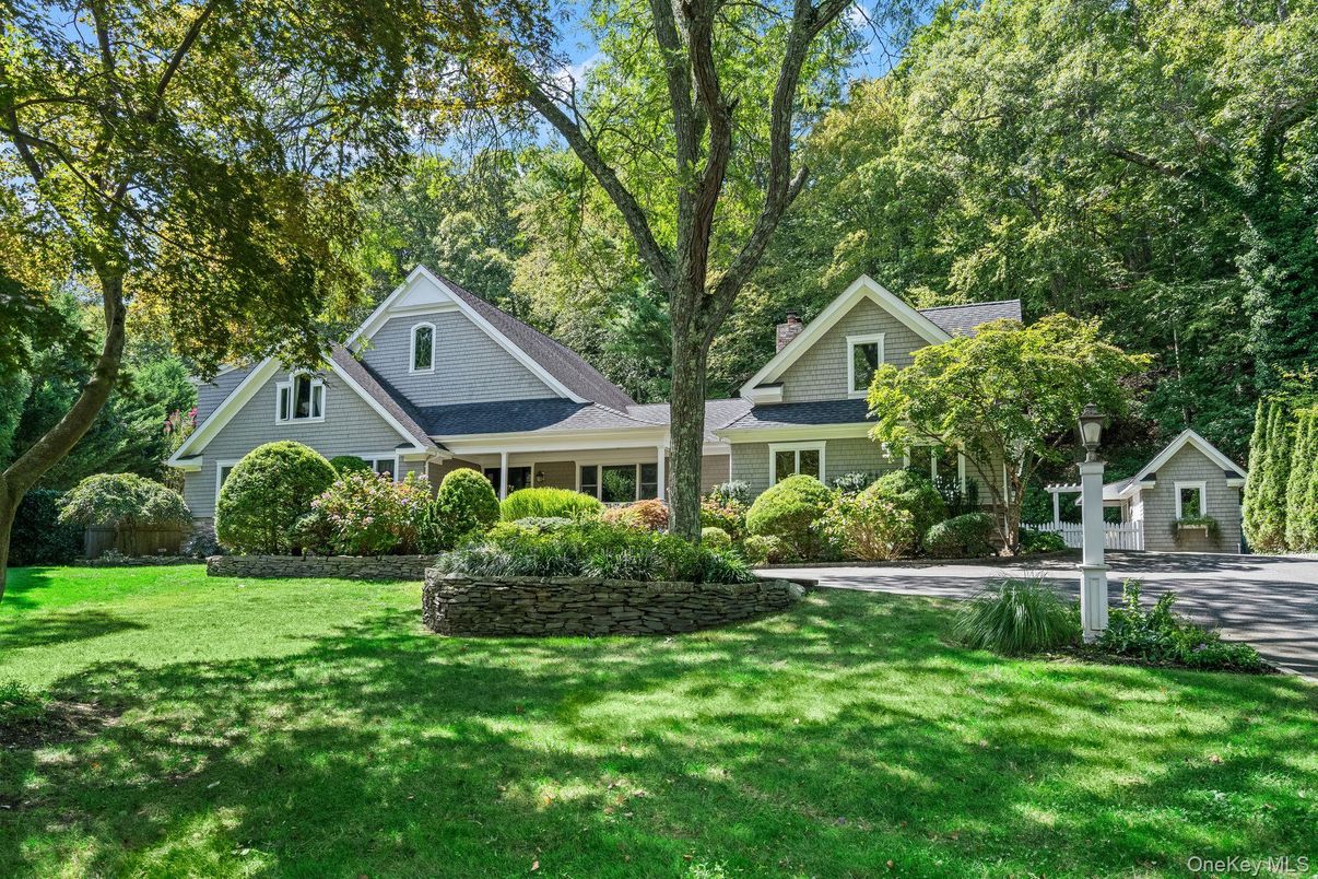 Attached, Backyard, Exterior, Facade, Queen Anne Victorian