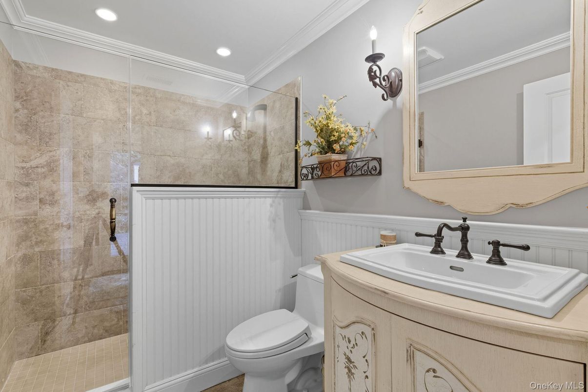 Bathroom, Interior, Recessed Lighting