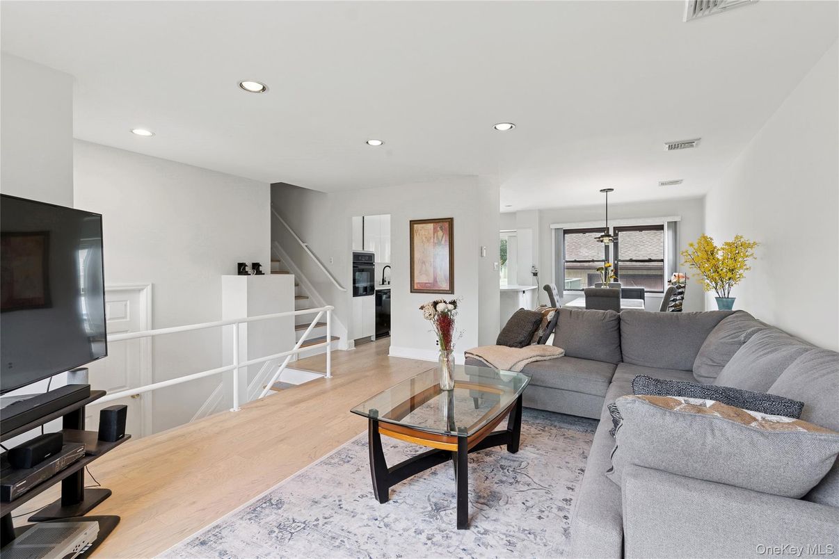 Dining room, Interior, Living room, Pendant Lights, Recessed Lighting, Wood Texture Flooring