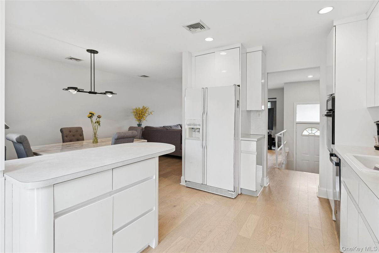 Dining room, Interior, Kitchen, Pendant Lights, Recessed Lighting, Wood Texture Flooring