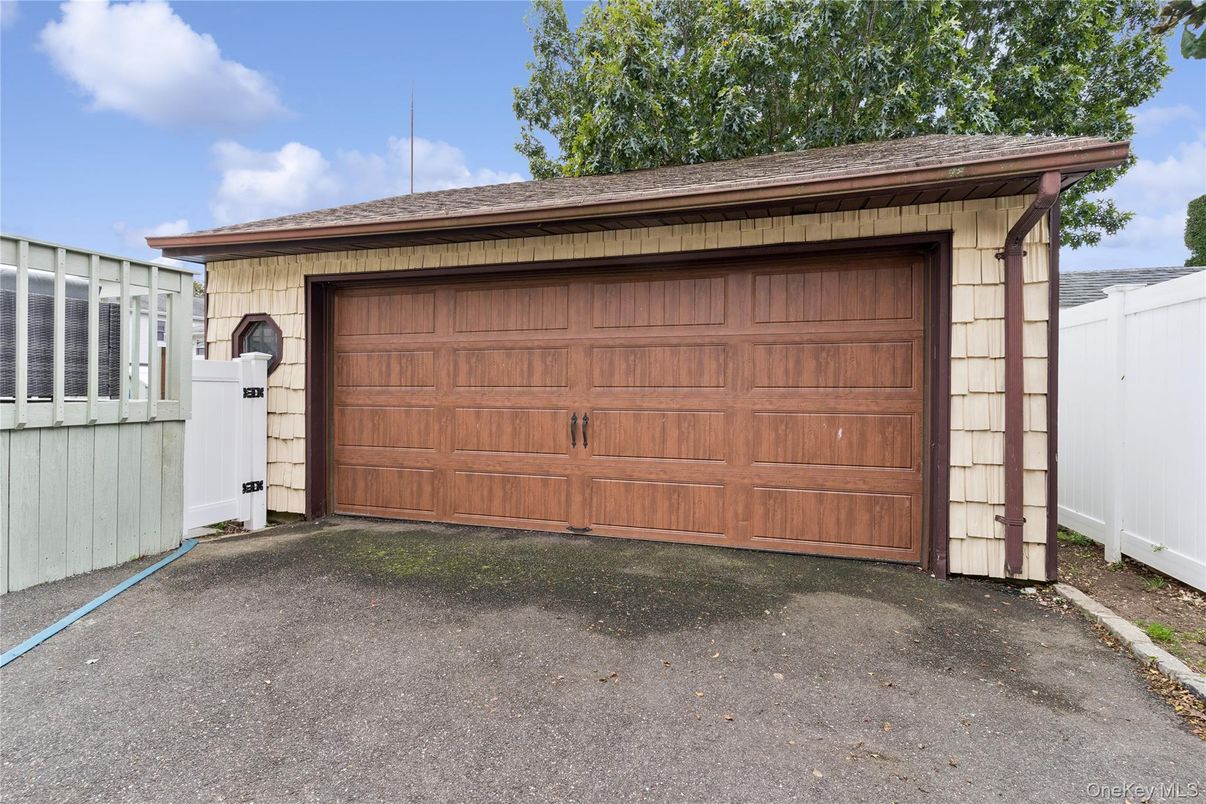 Detached Garage, Exterior