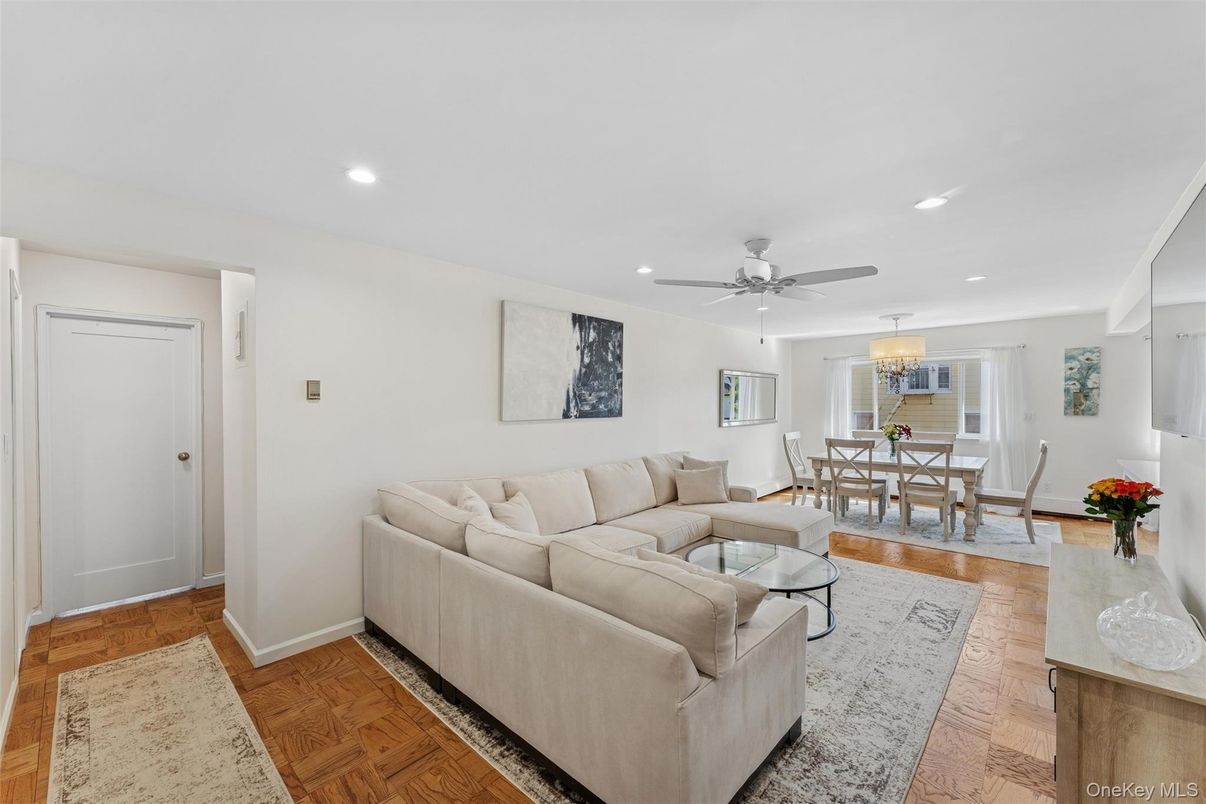 Chandelier, Dining room, Interior, Living room, Recessed Lighting, Wood Texture Flooring