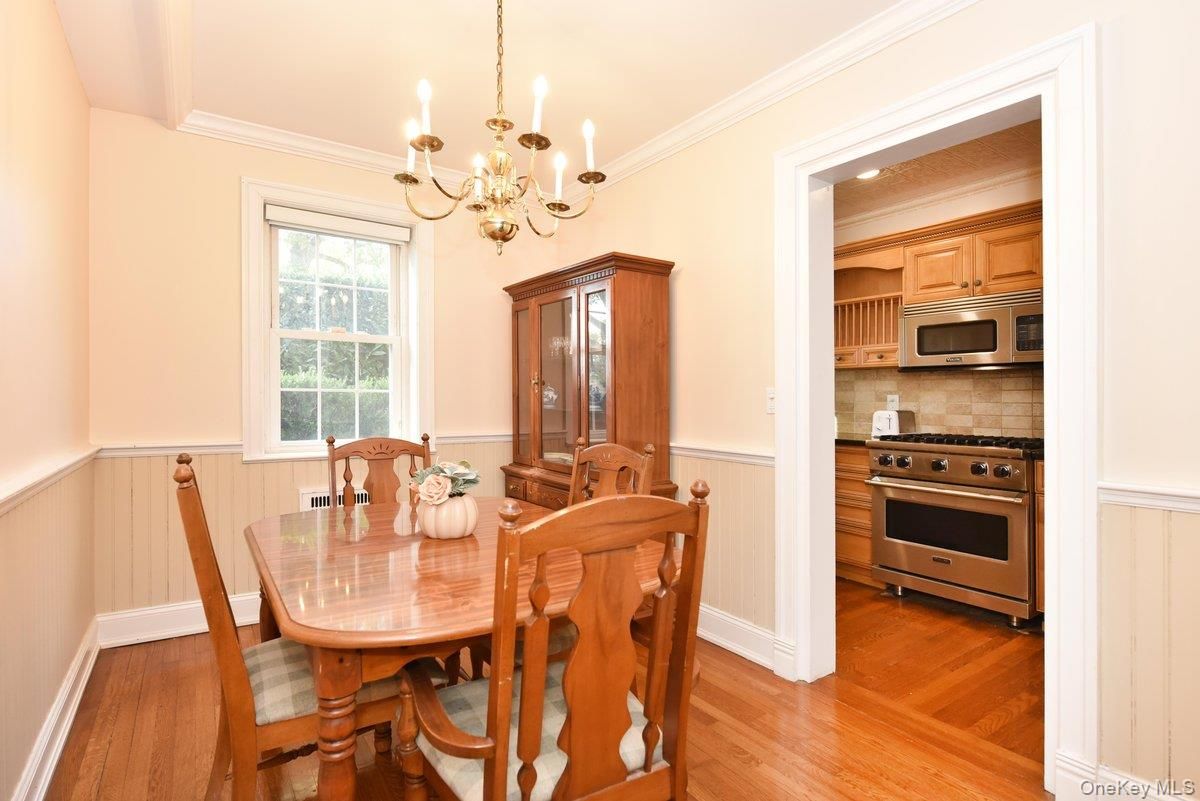 Chandelier, Dining room, Interior, Kitchen, Stainless Steel Appliances, Wood Texture Flooring