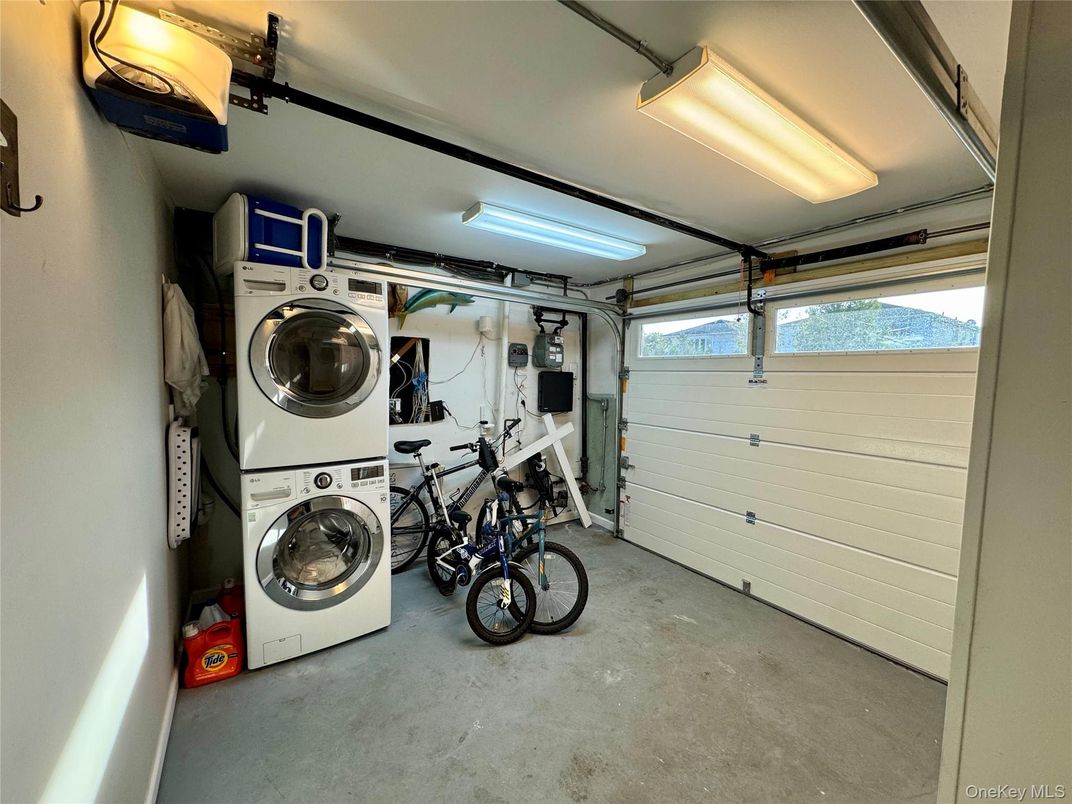 Garage, Interior, Utility Closets, Washer