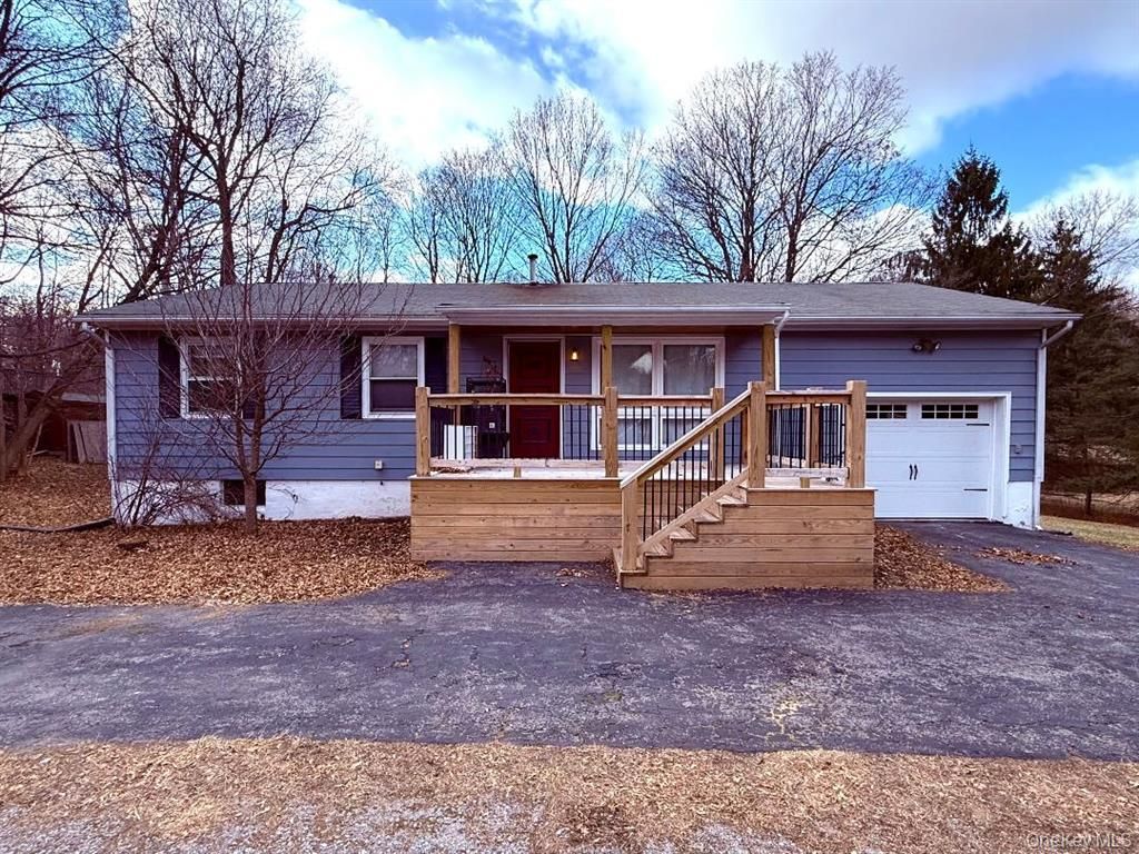 Attached, Exterior, Facade, Cape Cod
