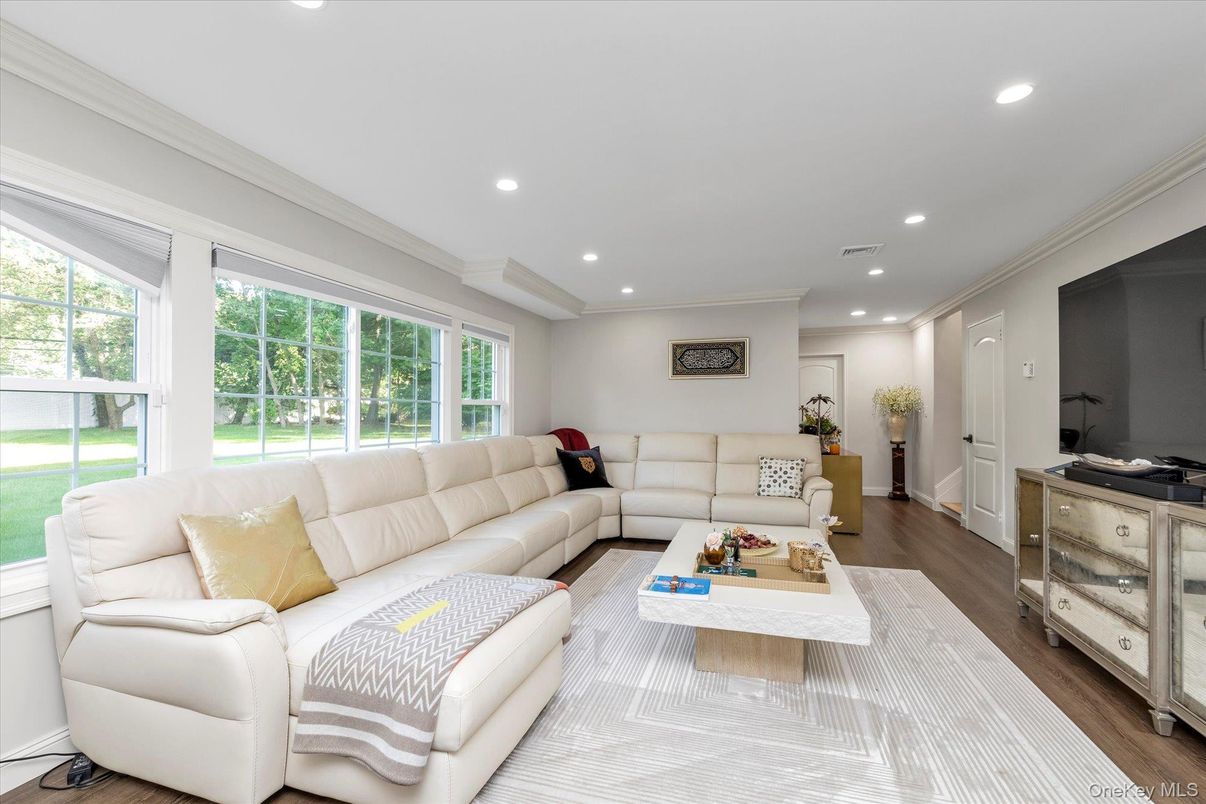 Interior, Living room, Recessed Lighting, Wood Texture Flooring