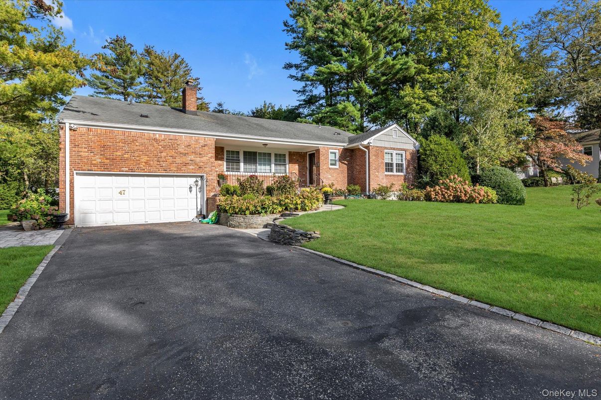 Attached, Exterior, Facade, Brick Facade, Ranch