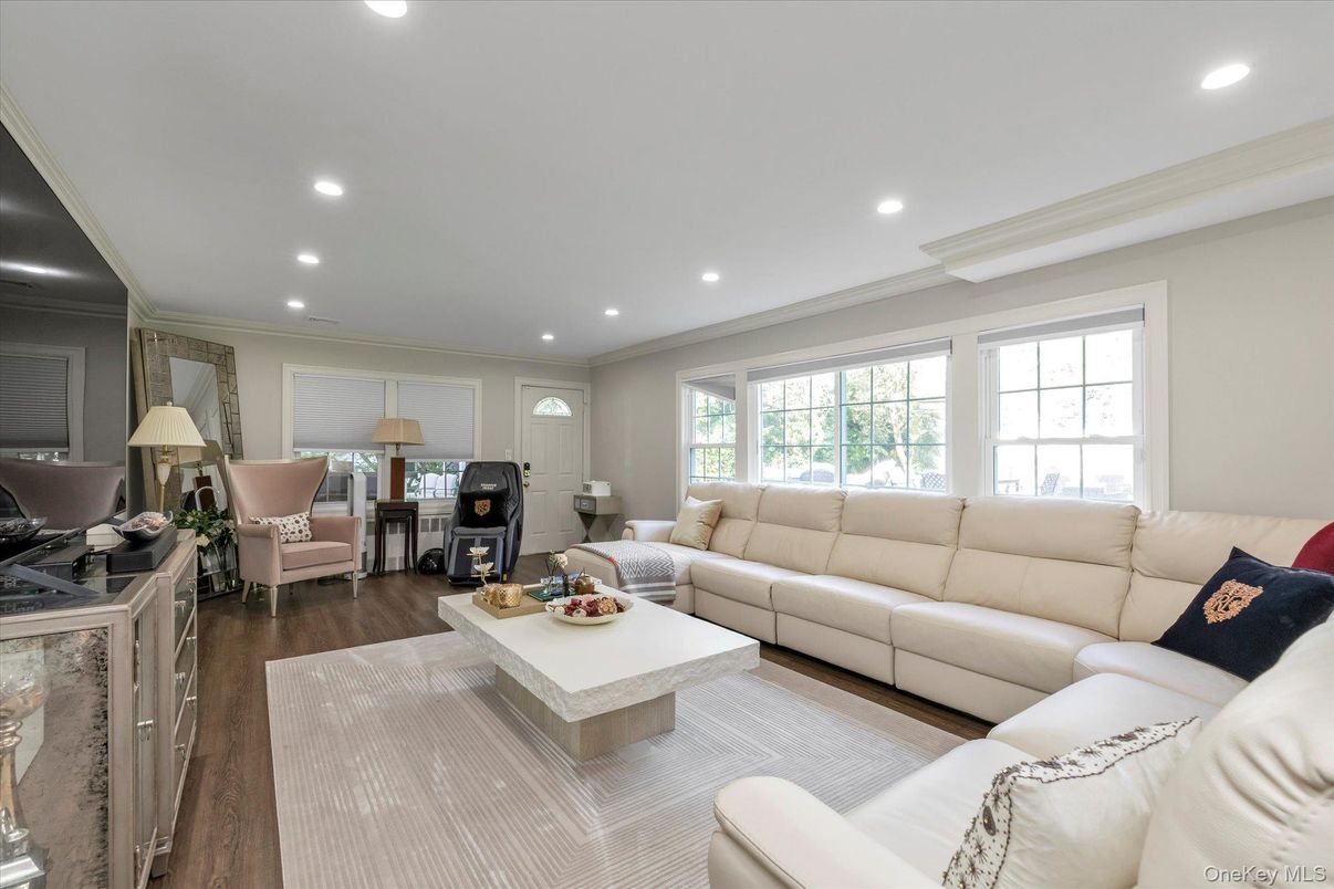 Interior, Living room, Recessed Lighting, Wood Texture Flooring
