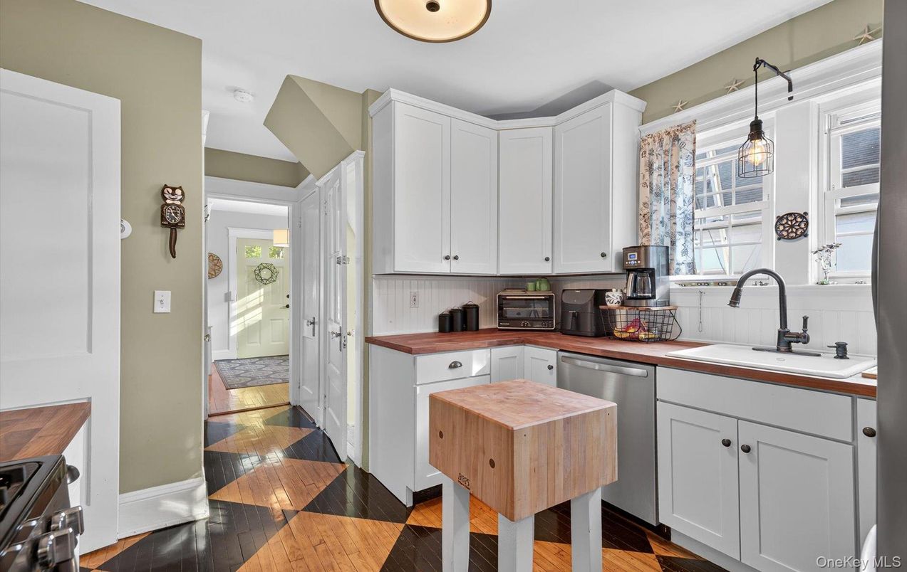 Interior, Kitchen, Pendant Lights, Wood Texture Flooring