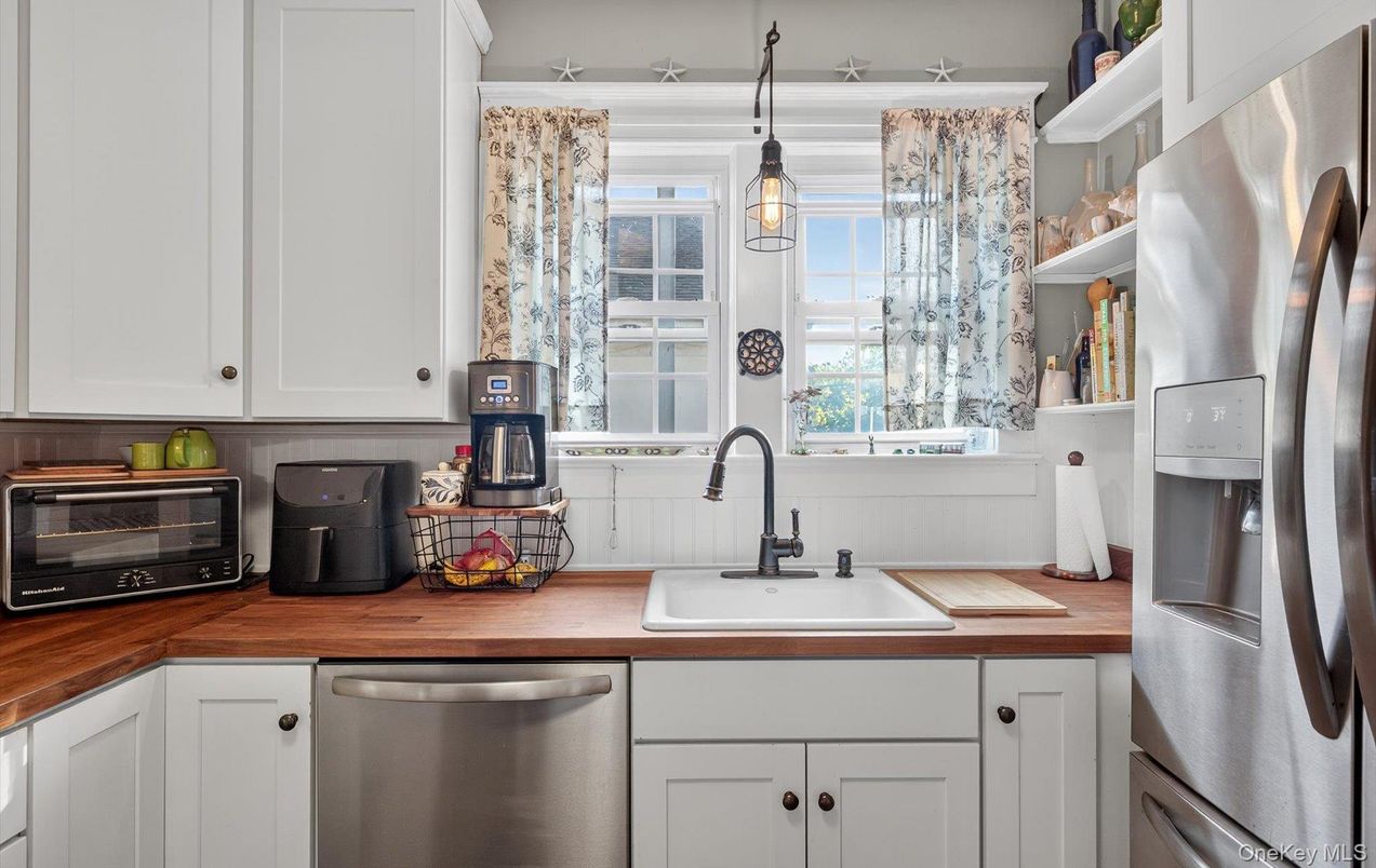 Interior, Kitchen, Pendant Lights, Stainless Steel Appliances