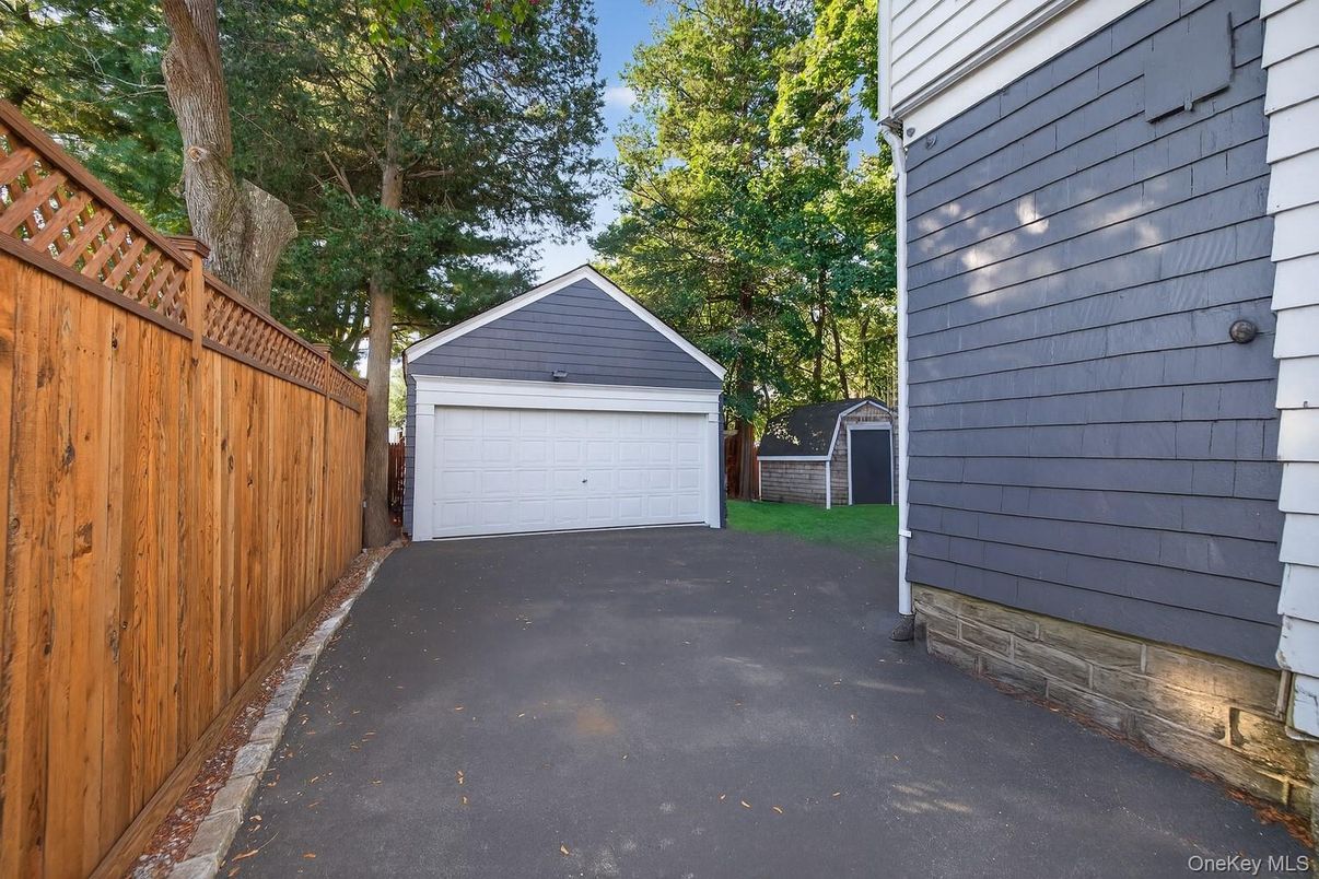 Detached Garage, Exterior