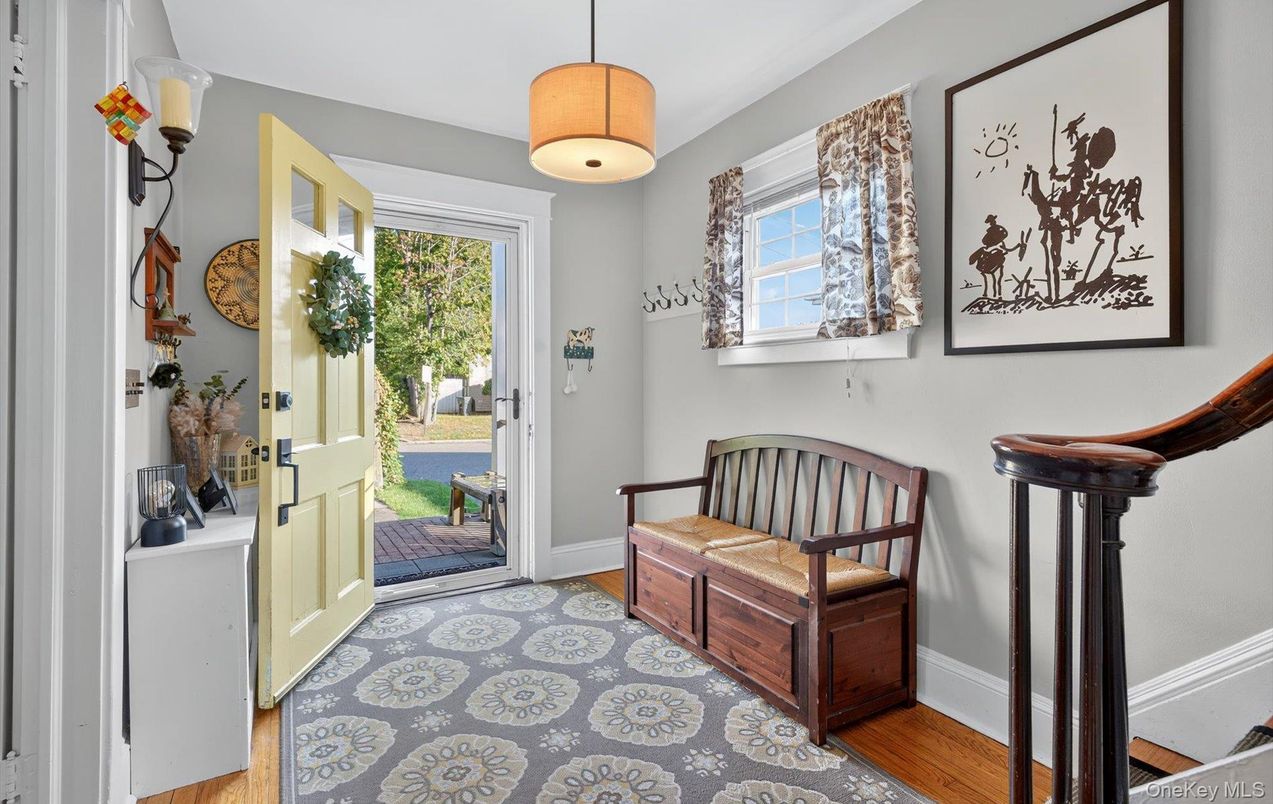 Interior, Pendant Lights, Wood Texture Flooring