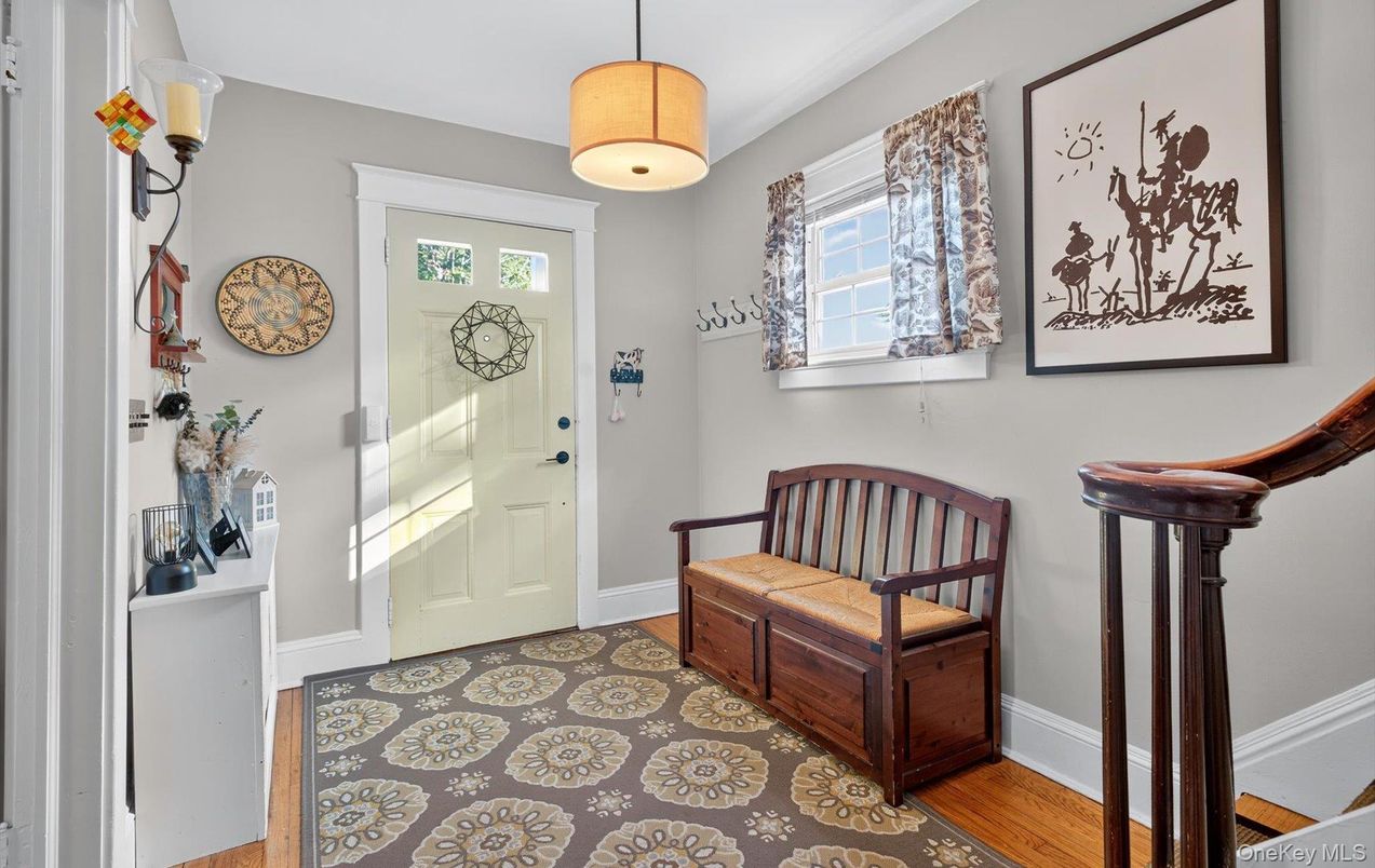 Interior, Pendant Lights, Wood Texture Flooring