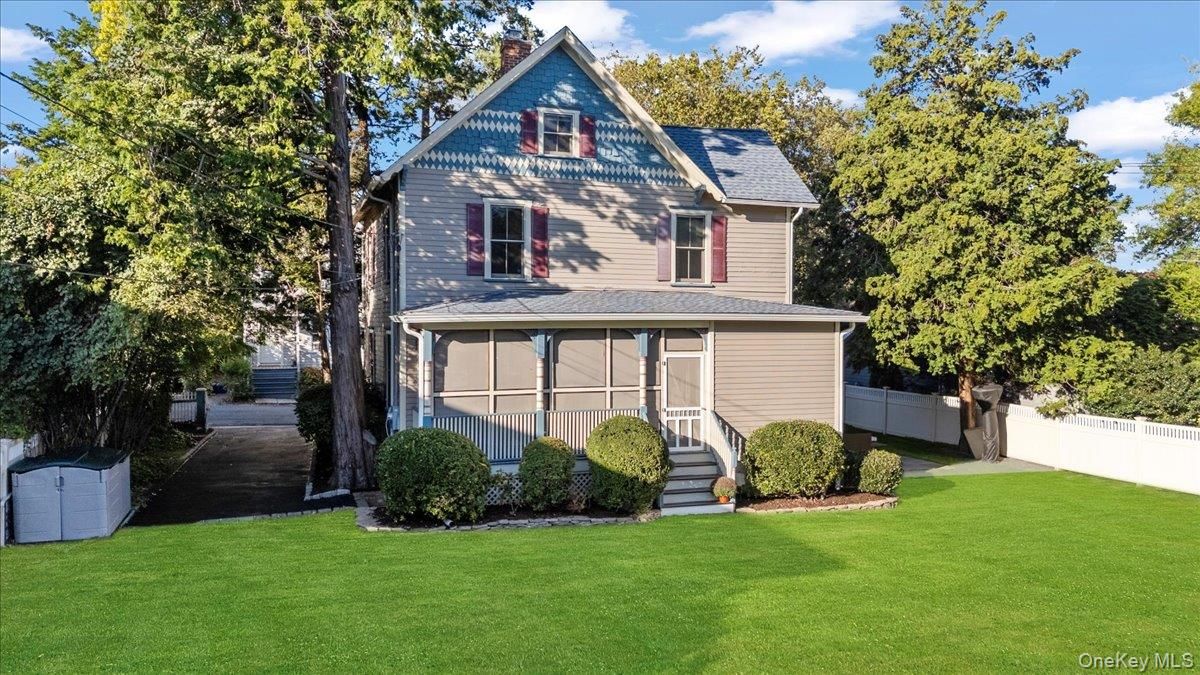 Exterior, Facade, Queen Anne Victorian