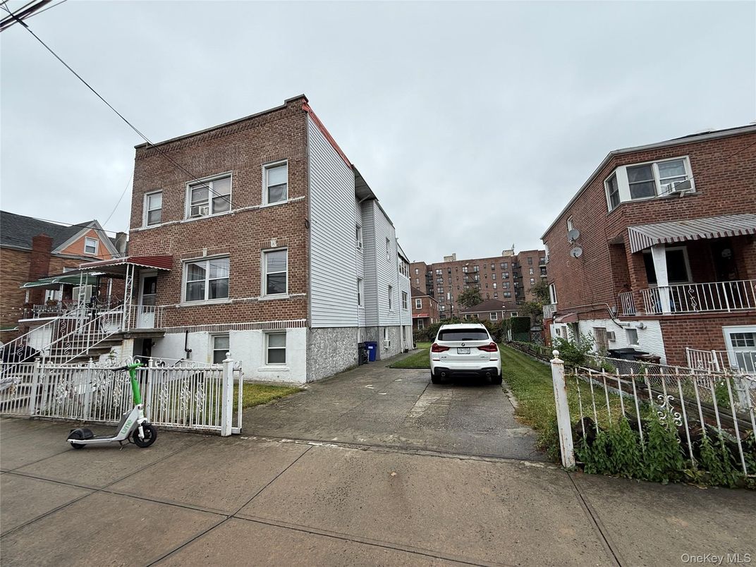 Exterior, Facade, Brick Facade, Rowhouse