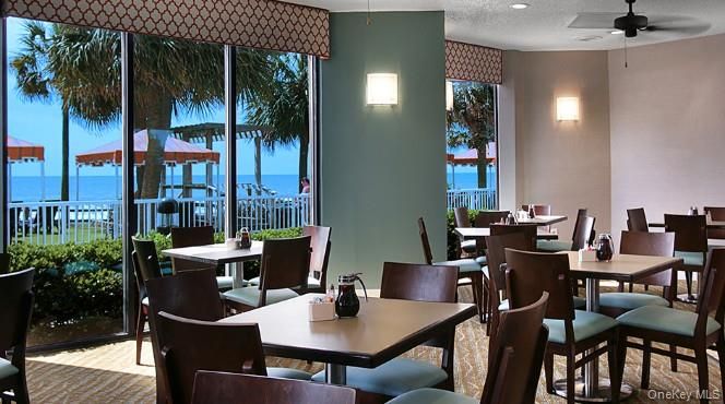 Dining room, Interior, Pendant Lights, Recessed Lighting, Water