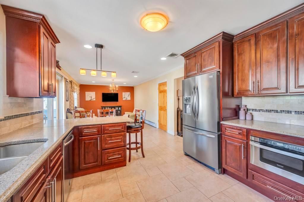 Chandelier, Dining room, Interior, Kitchen, Pendant Lights, Recessed Lighting, Stainless Steel Appliances